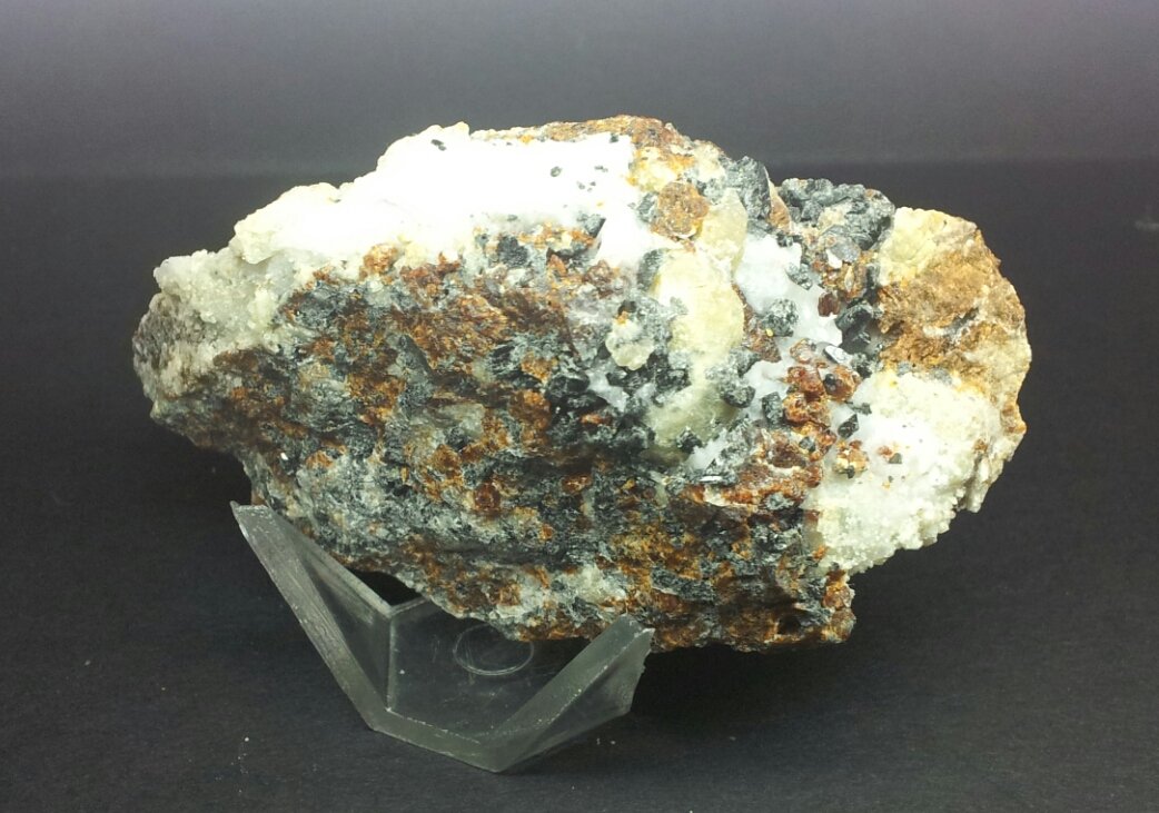 Espinela (variedad pleonasto), Clinohumita y Forsterita
76mm - 27mm - 44mm
(Autor: Pedro Naranjo)
