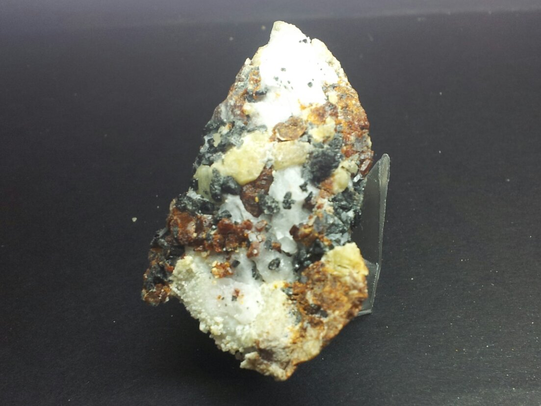 Espinela (variedad pleonasto), Clinohumita y Forsterita
76mm - 27mm - 44mm
(Autor: Pedro Naranjo)