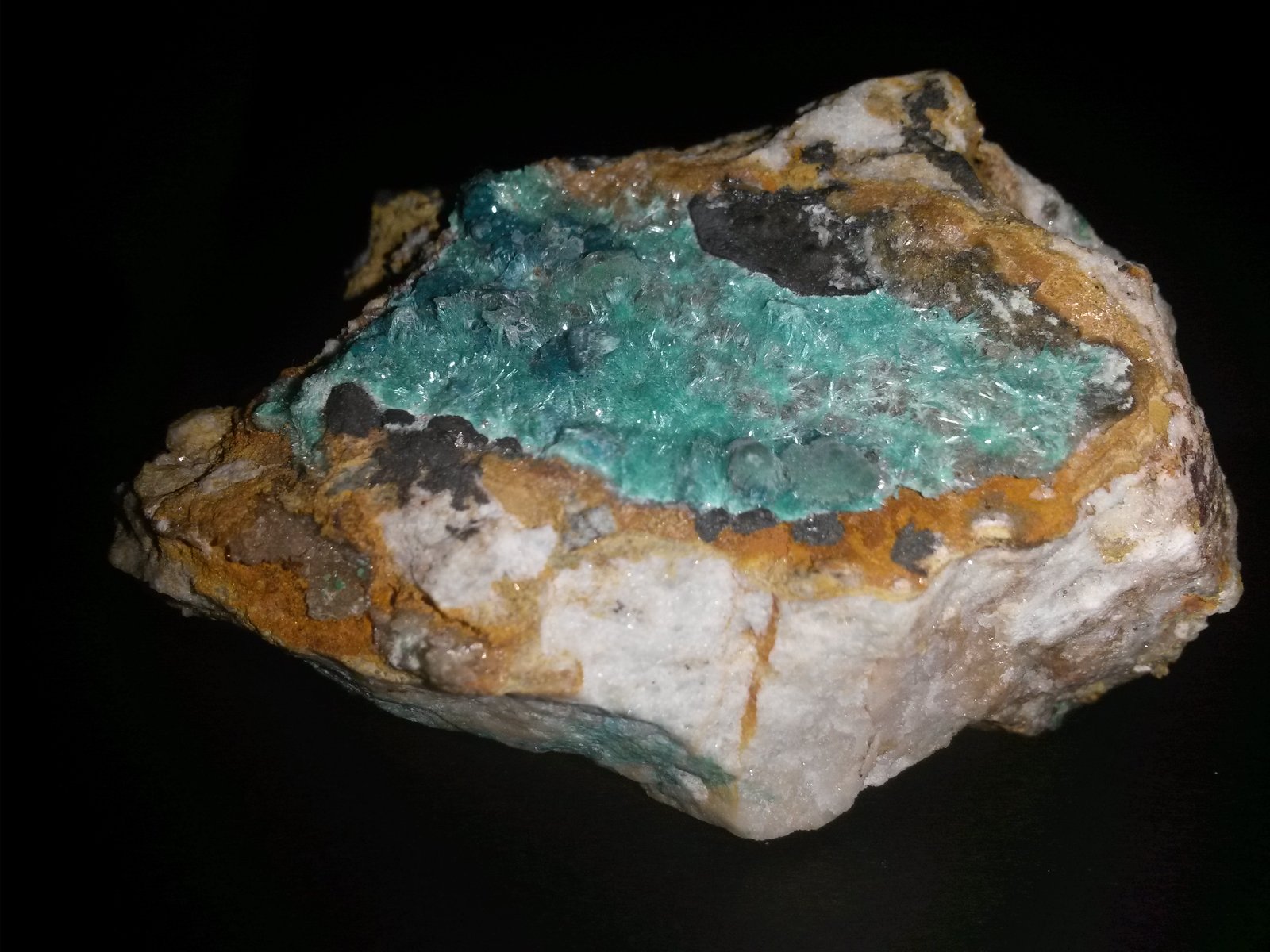 Auricalcita, Hemimorfita y Rosasita
8 x 5 cm.
(Autor: Alvaro2121)