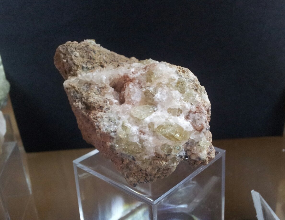 Fluorapatito (Grupo Apatito)
61mm - 38mm - 53mm
(Autor: Pedro Naranjo)