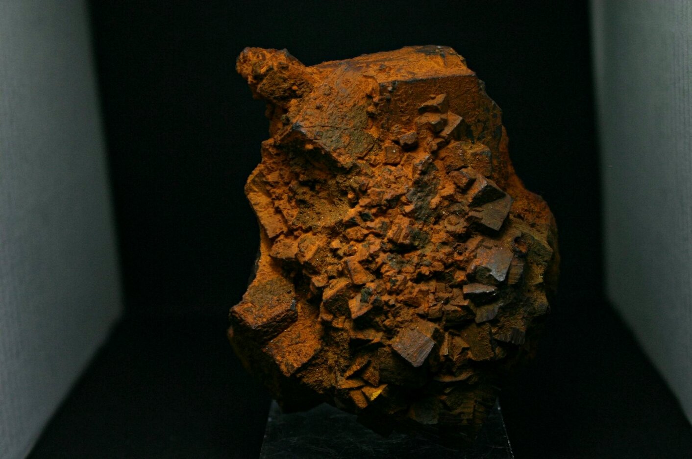 Goethita y limonita pseudo de pirita
87mm - 72mm - 56mm
(Autor: Pedro Naranjo)