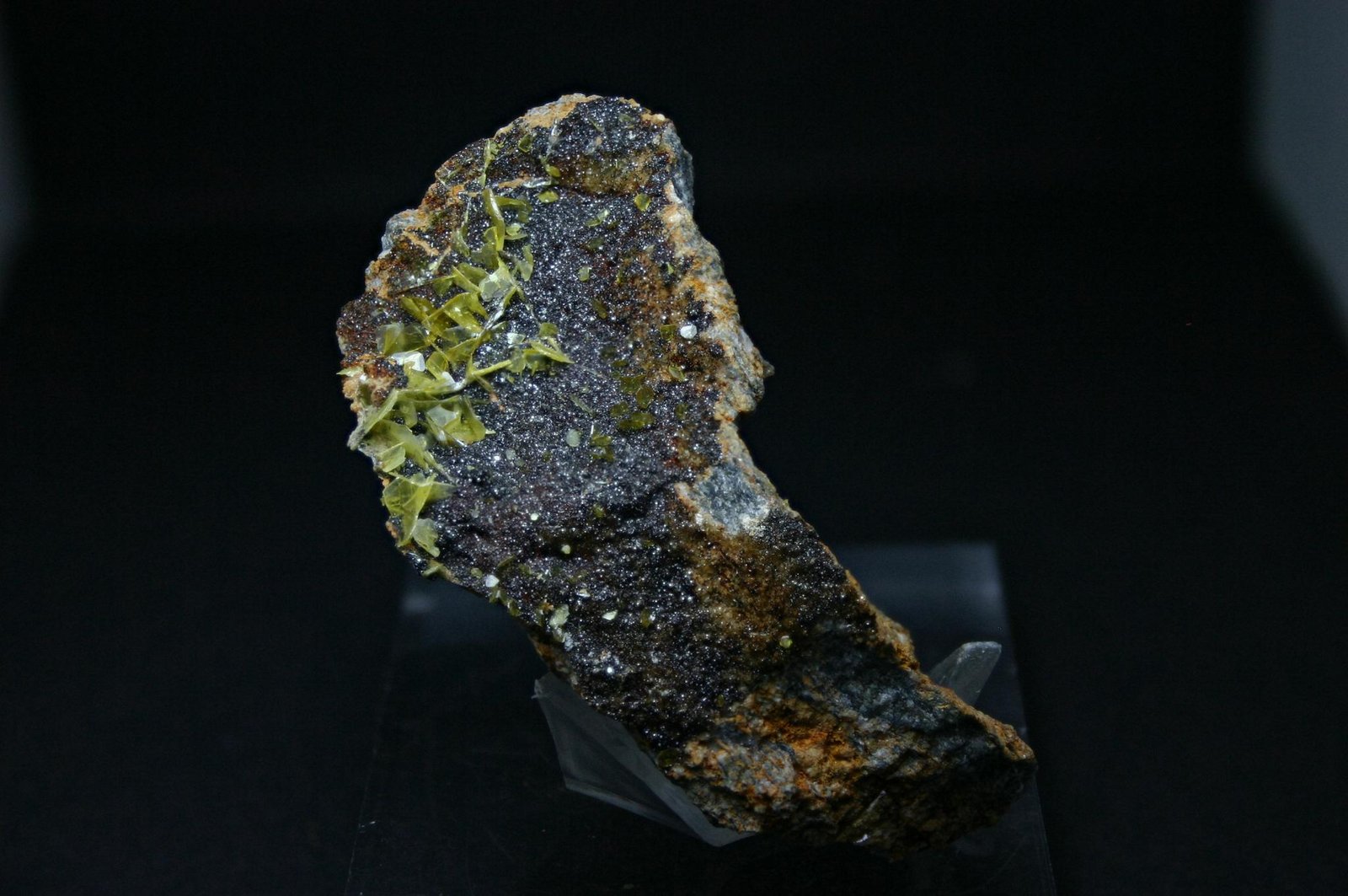 Wulfenita y Descloizita
60mm - 45mm - 33mm
(Autor: Pedro Naranjo)