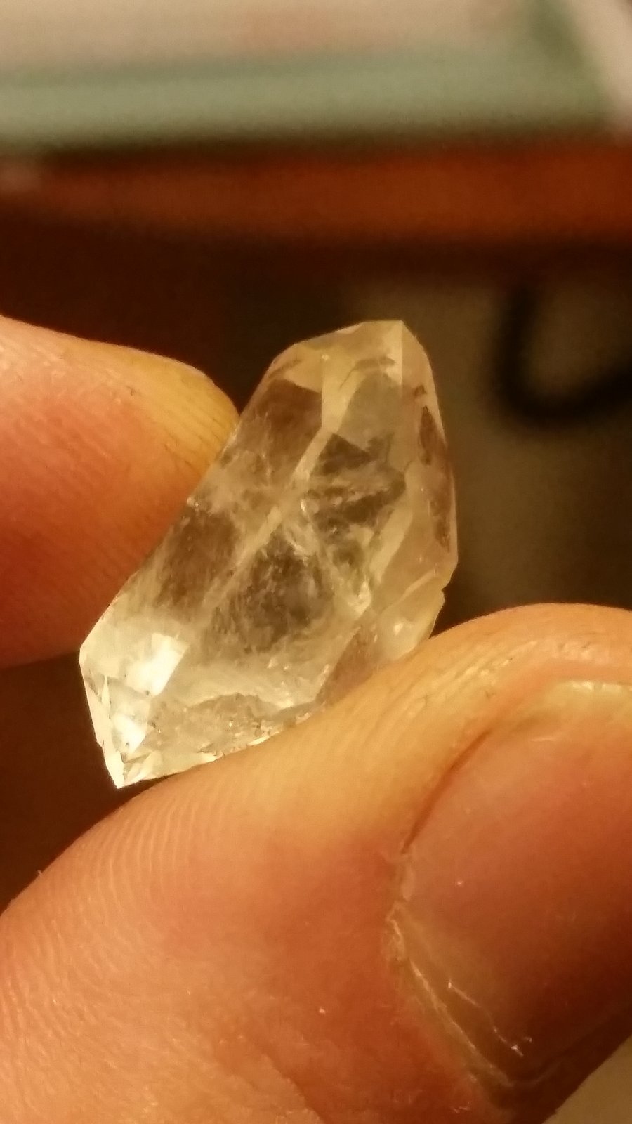 Cuarzo
2,4 cm x 1,4 cm
(Autor: Iwok)