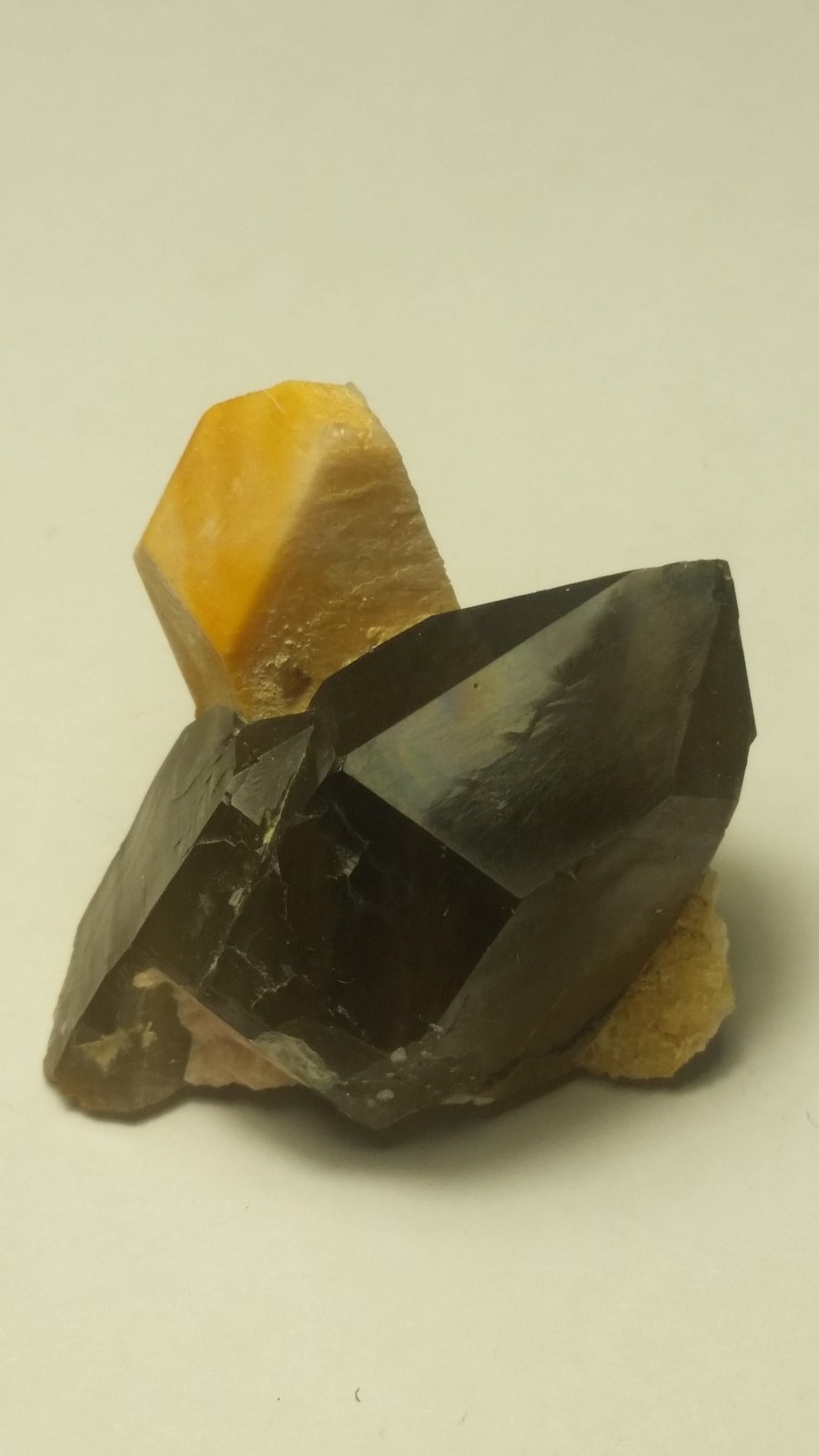 Cuarzo (variedad ahumado)
2.7 cm x 3 cm
(Autor: Iwok)