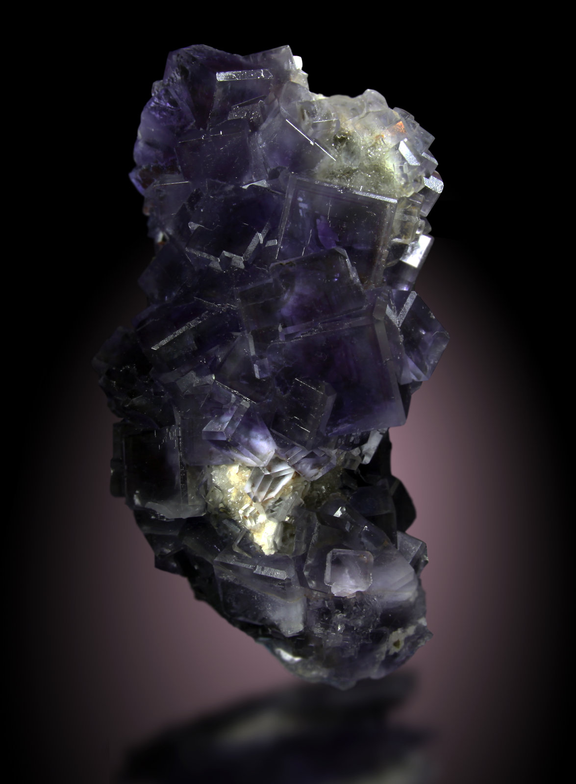Fluorita
14x9 cm, cristales de hasta 25 mm de arista
(Autor: Raul Vancouver)