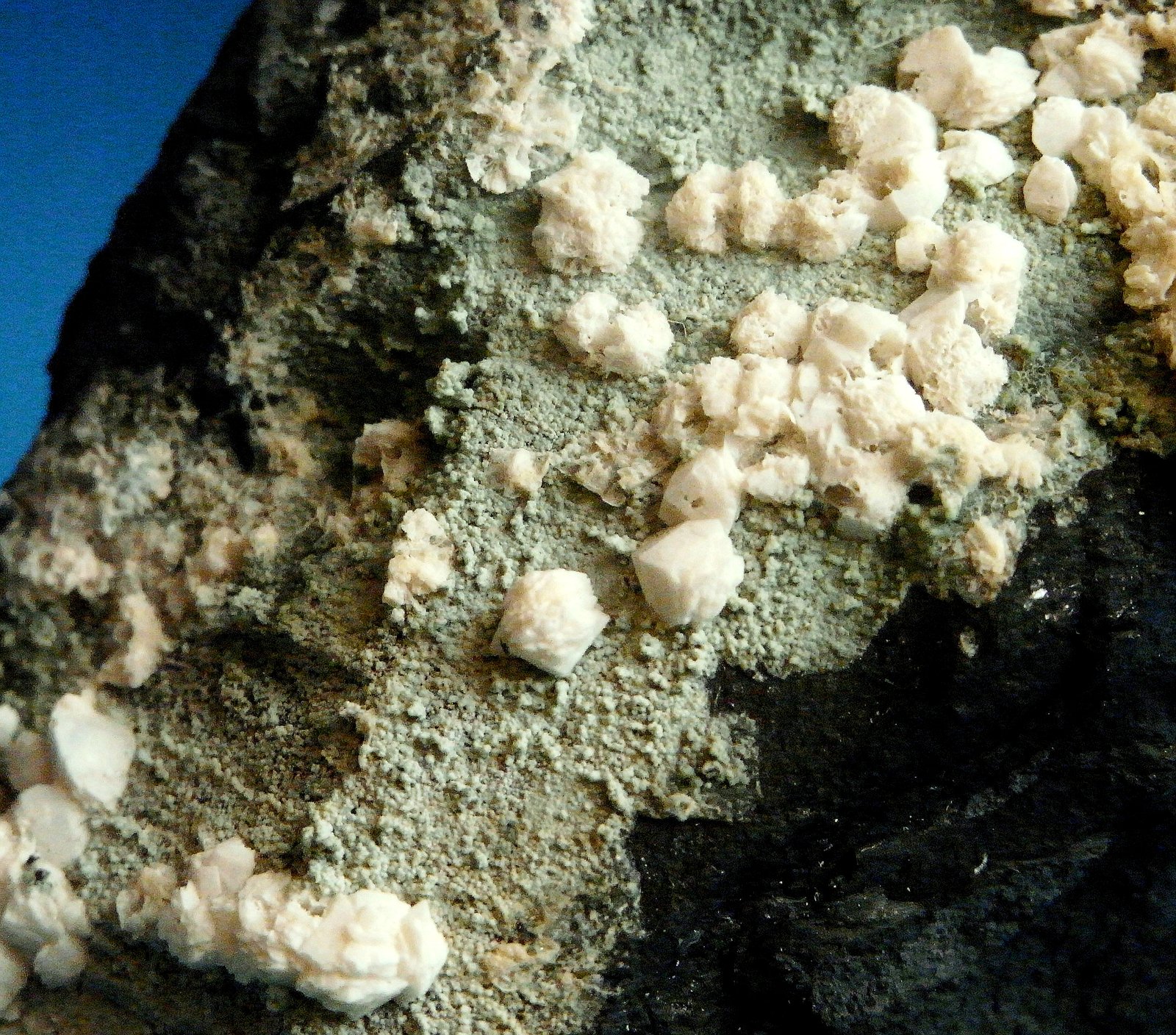 Crandallita pseudomórfica de Fluellita
Pieza de 5.5x4cm. Cristales hasta 4mm
(Autor: DAni)