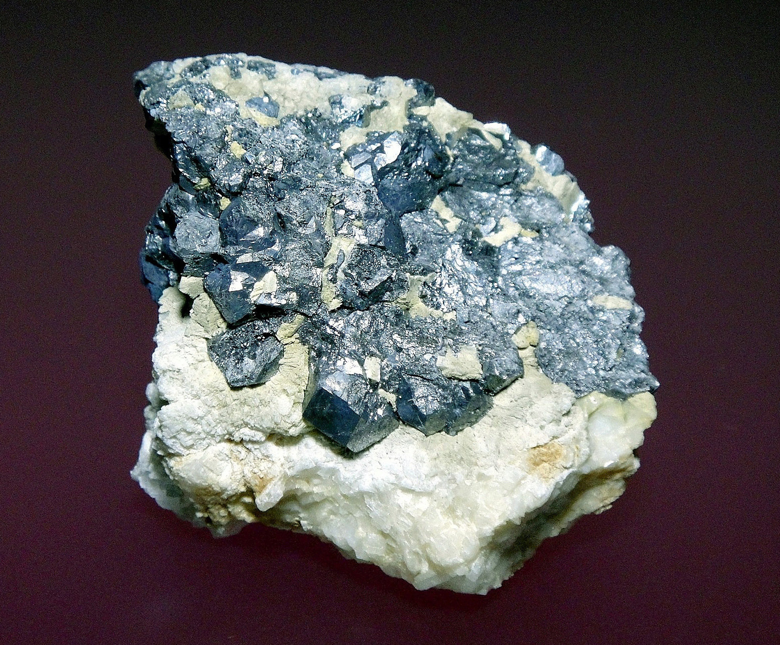 Skutterudita
6 x 6 cm
(Autor: Antonio P. López)