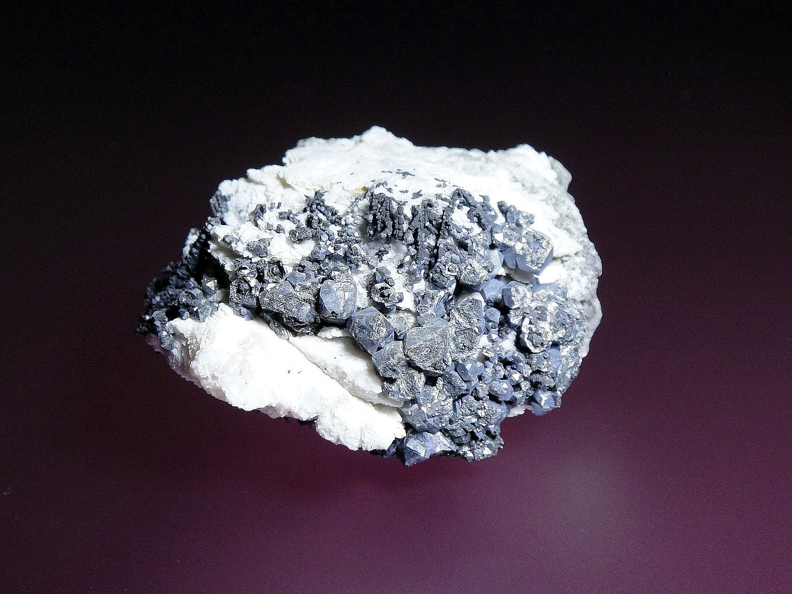 Nickelskutterudita
5 x 5 cm.
(Autor: Antonio P. López)