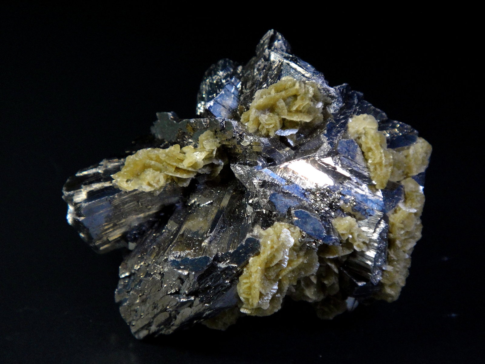 Arsenopirita, Siderita
5 x 4 cm.
(Autor: Antonio P. López)