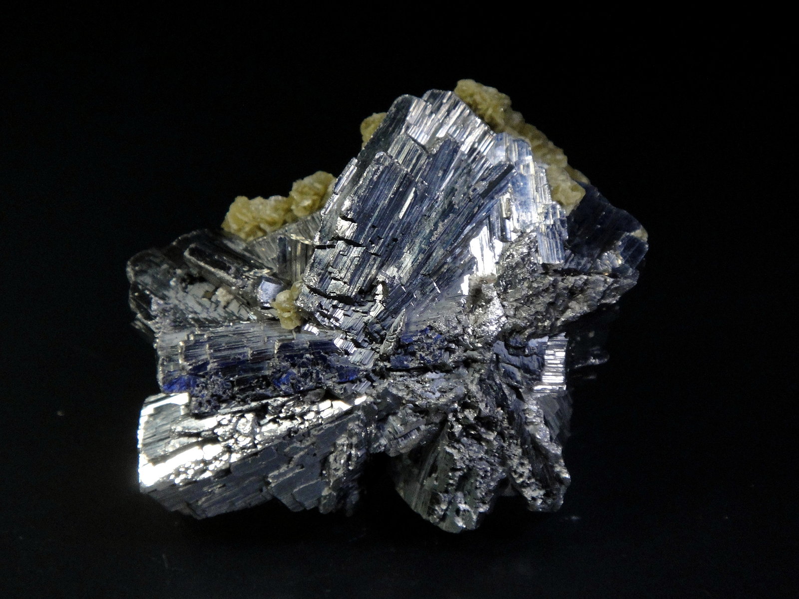 Arsenopirita, Siderita
5 x 4 cm.
(Autor: Antonio P. López)