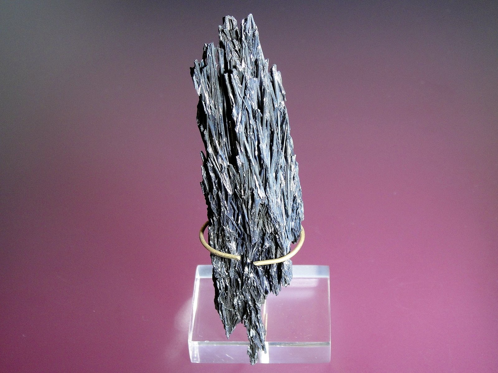 Berthierita y Stibnita (Estibina)
7 x 3 cm.
(Autor: Antonio P. López)