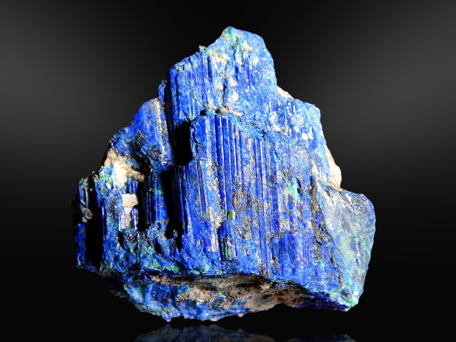 Chalcostibita (Calcostibita) y Azurita
6 x 6 cm
(Autor: Antonio P. López)