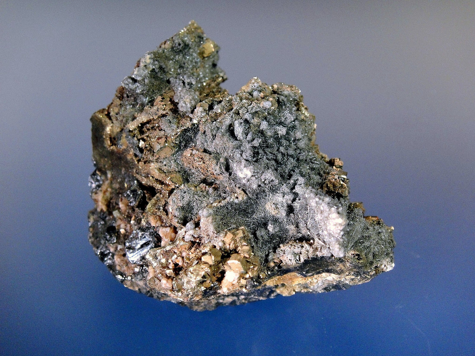 Boulangerita y Pirita
7 x 5 cm.
(Autor: Antonio P. López)