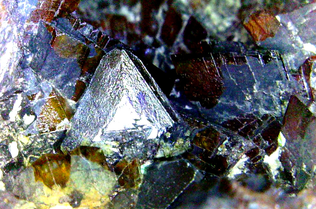 Tetraedrita
Cristal de 4 mm.
(Autor: Antonio P. López)