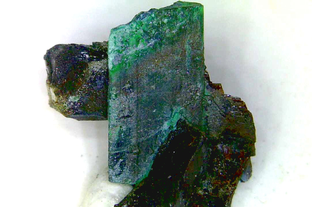 Chalcostibita (Calcostibita)
Cristal de 1 x 0,5 cm.
(Autor: Antonio P. López)