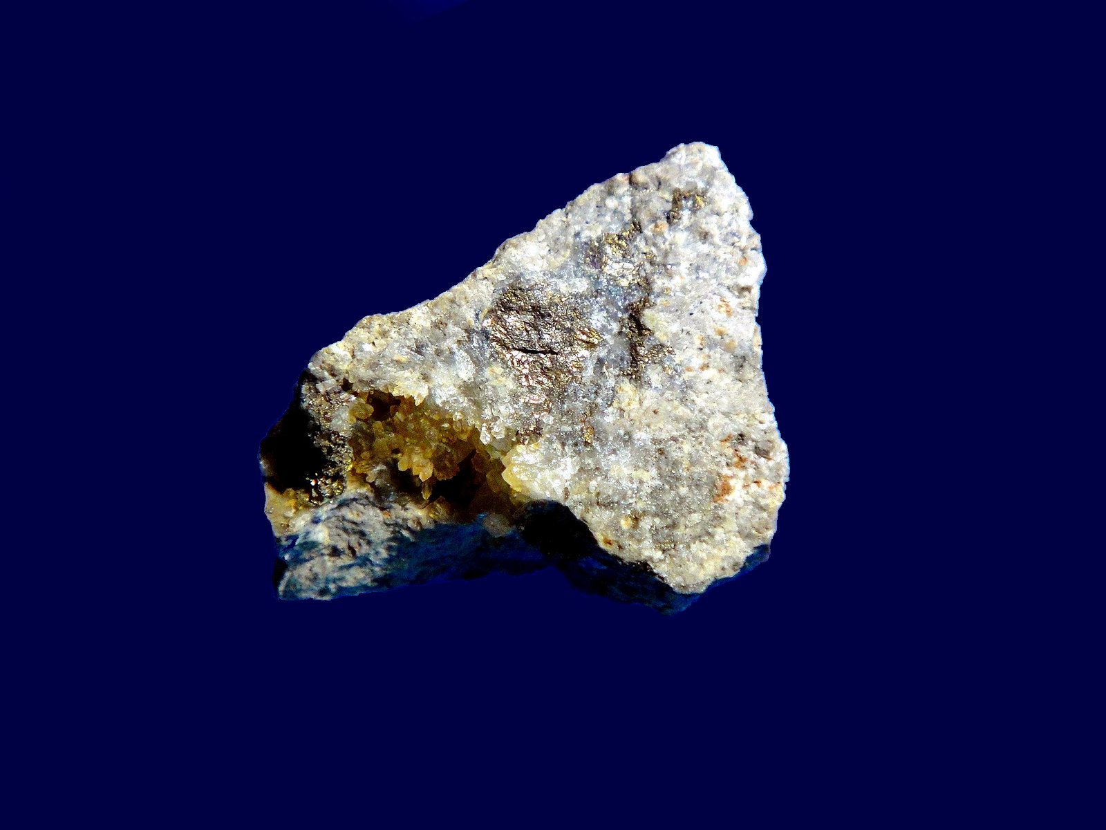 Calaverita
4 x 3 cm.
(Autor: Antonio P. López)