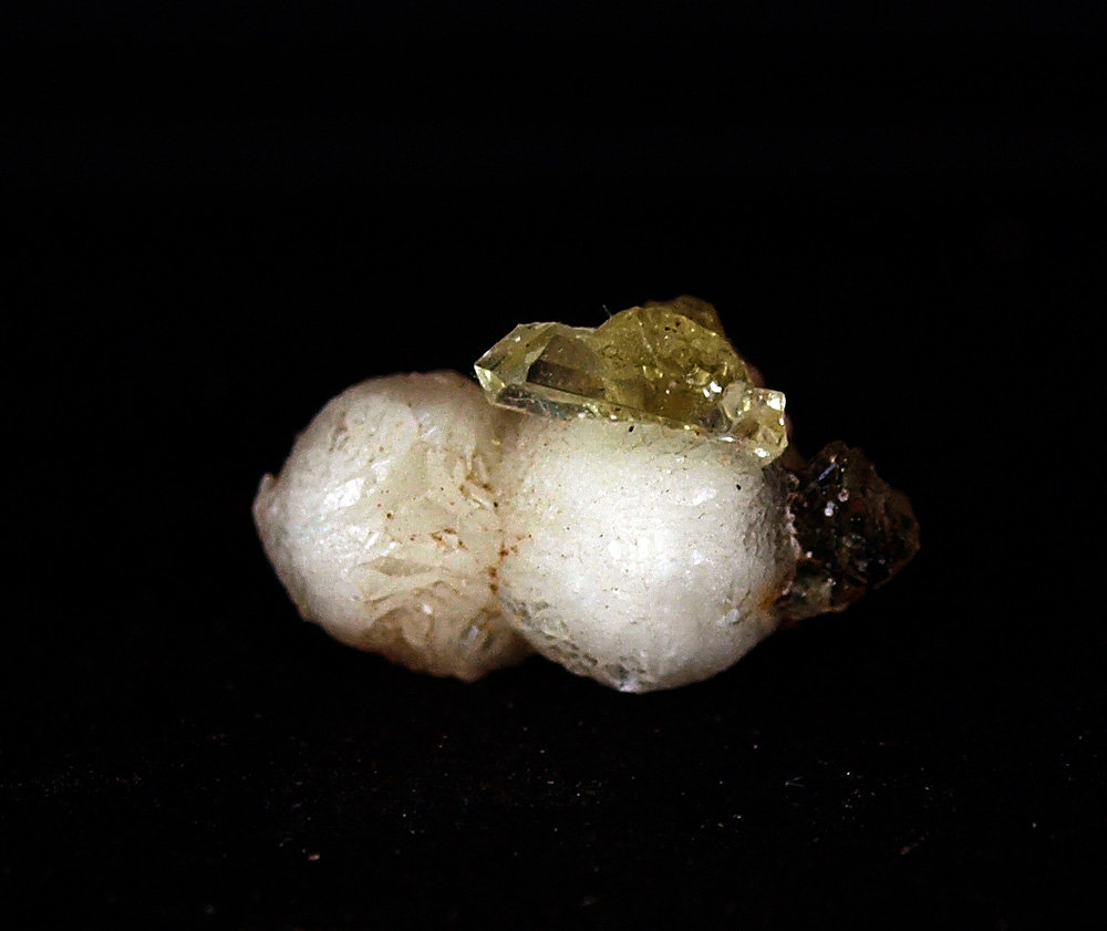 Apatito sobre calcita
1 x 0.5 cm
(Autor: Pedro Antonio)