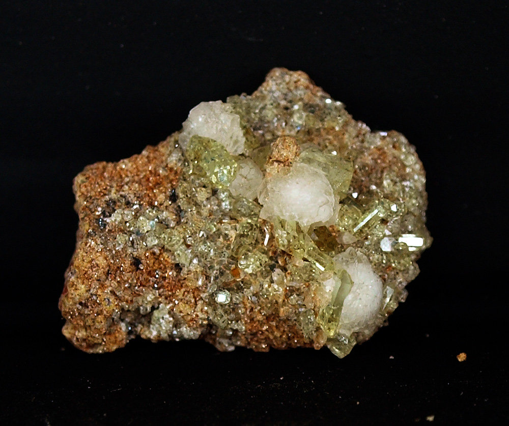Fluorapatito (Grupo Apatito), Calcita
2.5 x 1.5 cm
(Autor: Pedro Antonio)