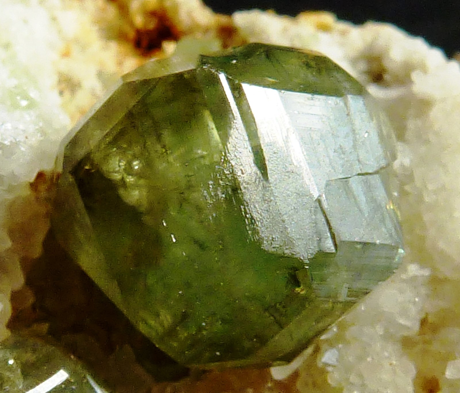 Andradita (variedad demantoide) (Grupo Granate), Cuarzo
1 x 1 cm.
(Autor: javier ruiz martin)