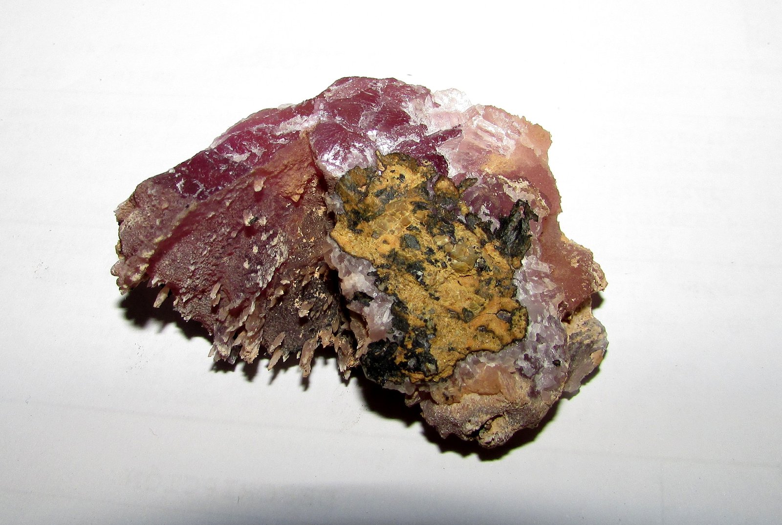 Calcita (variedad calcita cobaltífera).
5'4 x 3'5 cm.
(Autor: Jordi Franco)