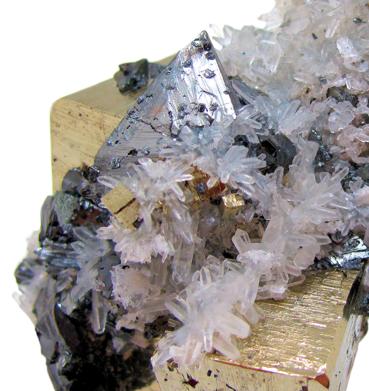 Tetraedrita, Pirita, Cuarzo, Esfalerita
77 mm x 71 mm x 54 mm. Cristal de tetraedrita: 24 mm de arista. Cristal principal de pirita: 26 mm de arista
(Autor: Carles Millan)