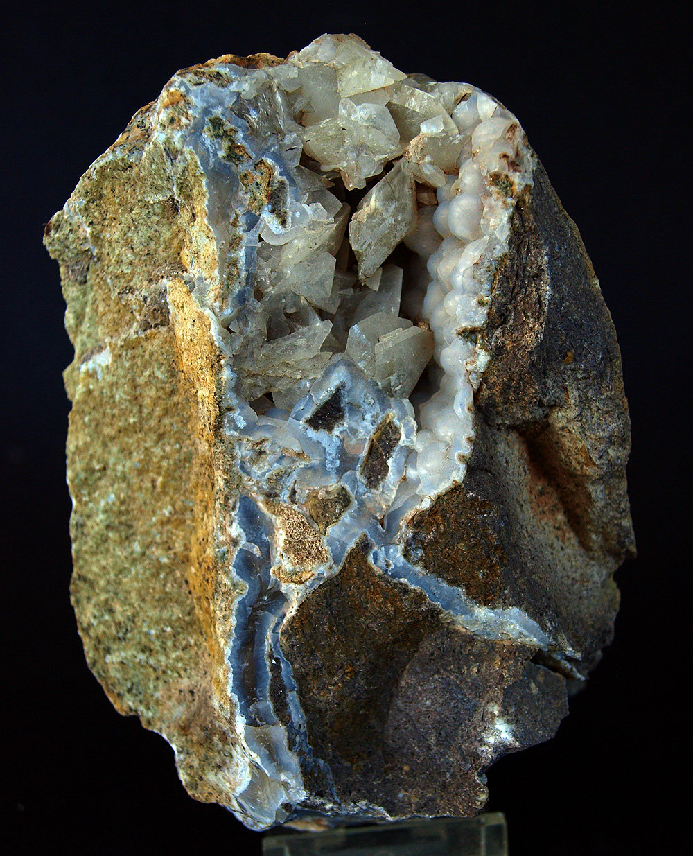 Cuarzo (variedad calcedonia), Calcita
12 x 8.5 cm
(Autor: Pedro Antonio)