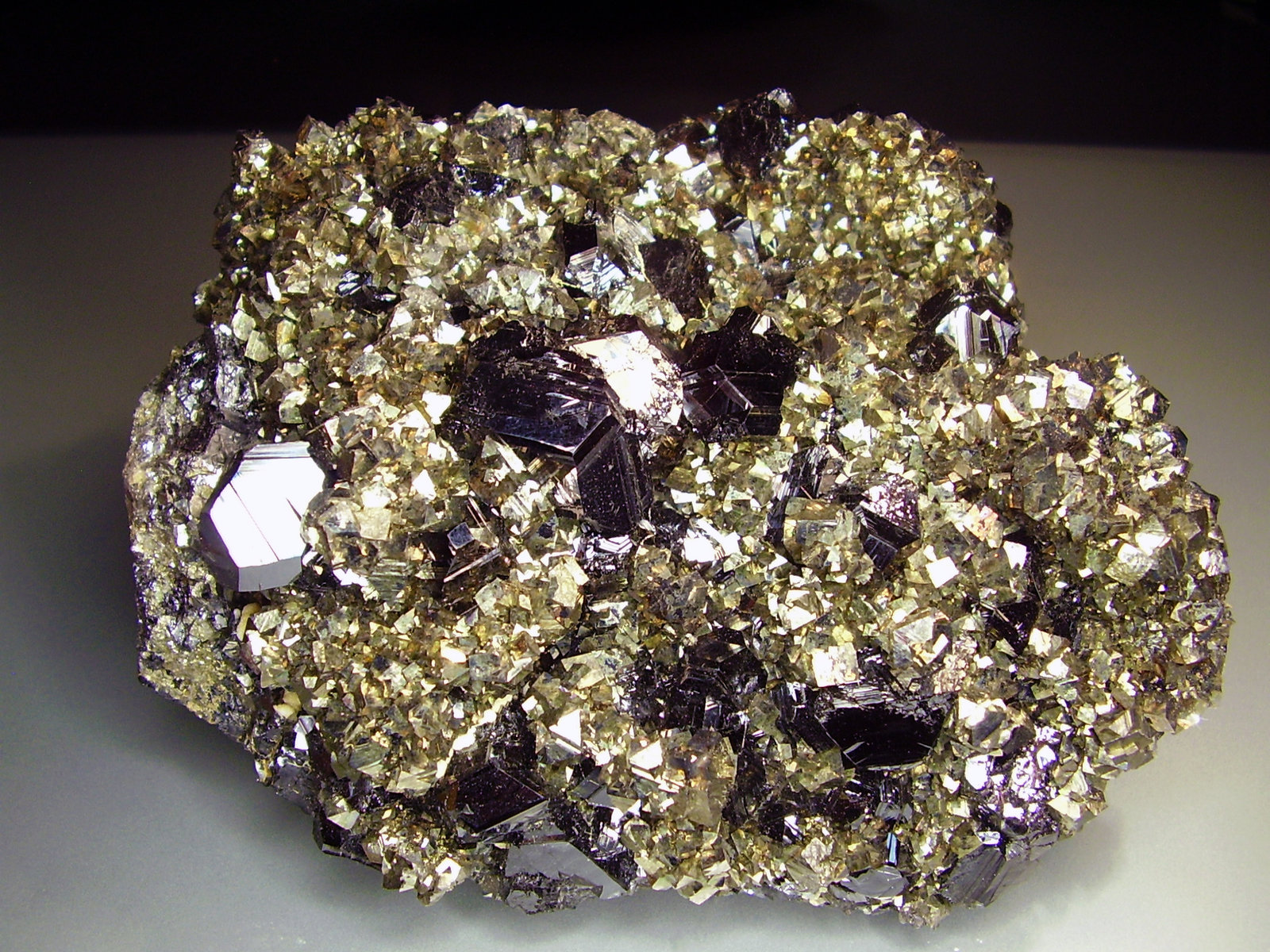 Esfalerita, Arsenopirita
13x11 cm
(Autor: geoalfon)
