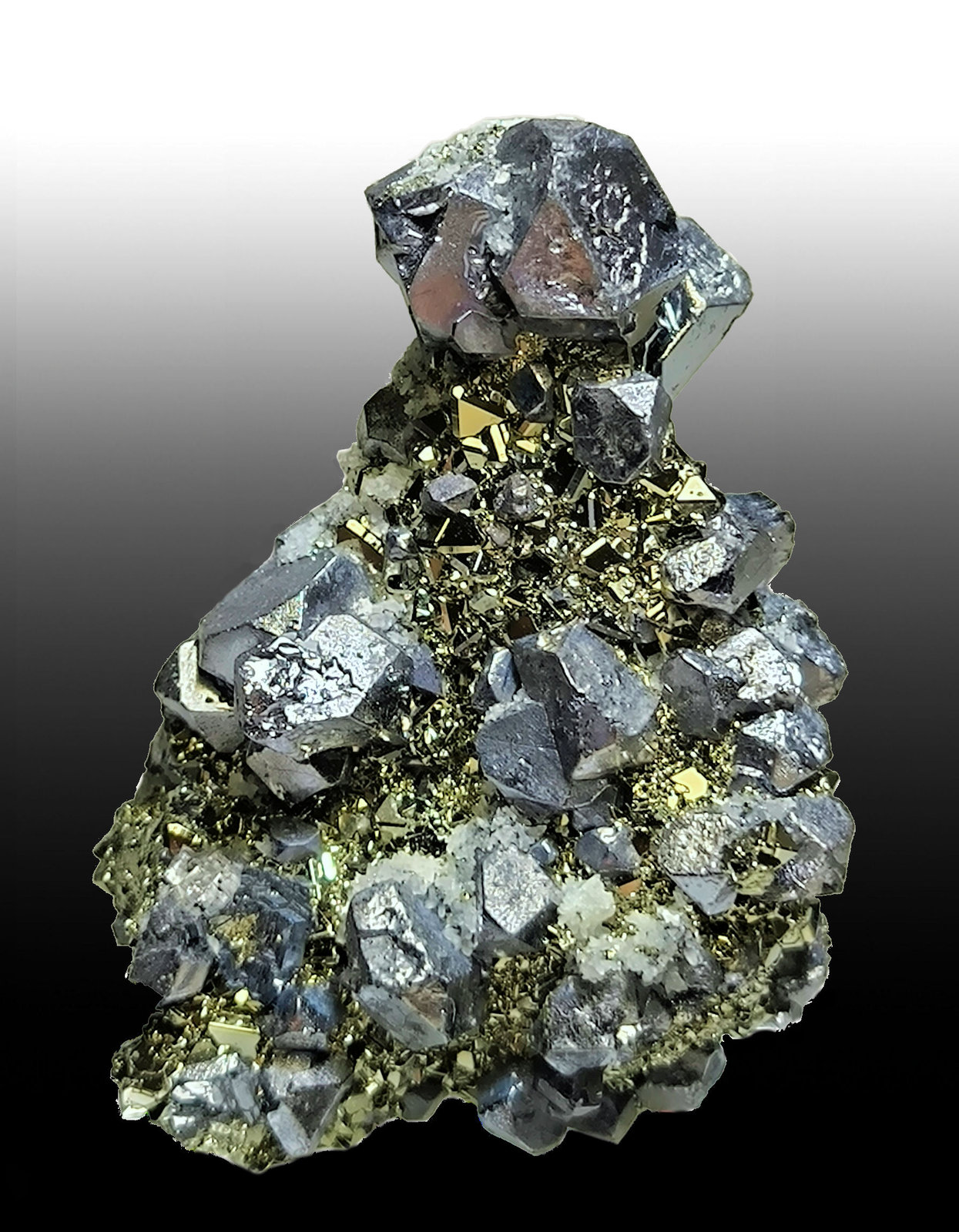 Galena, Pirita
65 mm x 45 mm Cristal mayor: 14 mm Masa:
(Autor: Carles Millan)