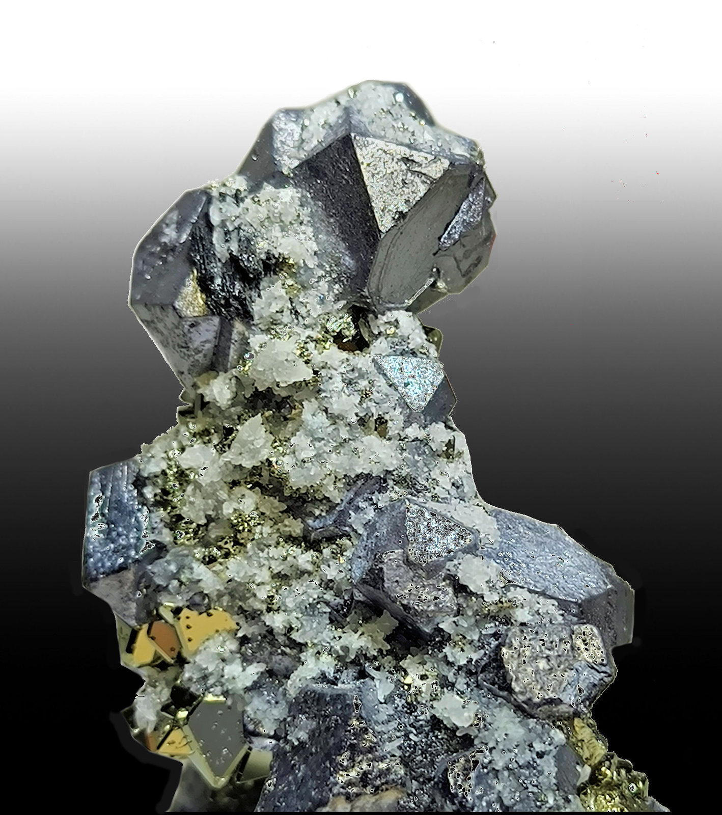 Galena, Pirita
65 mm x 45 mm Cristal mayor: 14 mm Masa: ≈128 g
(Autor: Carles Millan)