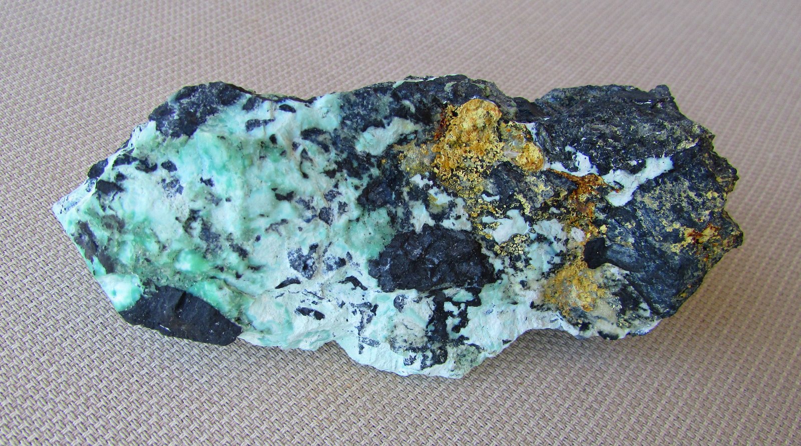 Variscita
10'7 x 5 cm.
(Autor: Jordi Franco)