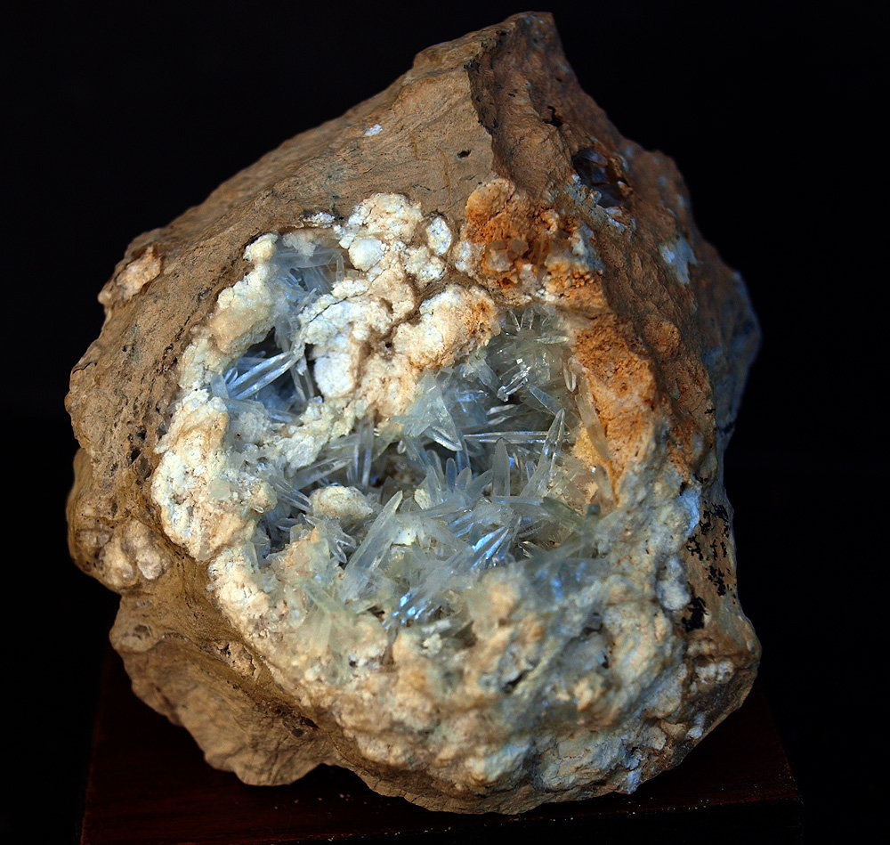 Celestina
6 x 5 cm
(Autor: Pedro Antonio)
