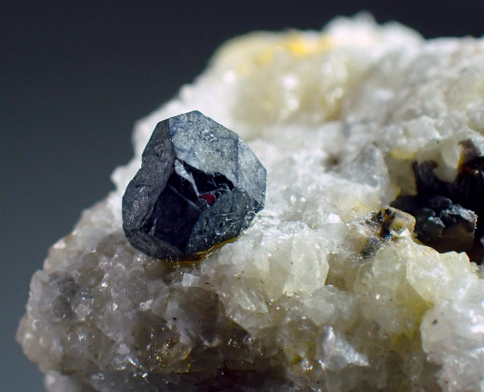 Galena
Medida: 5,7 x 4,6 x 3,5 cms
(Autor: Joan Martinez Bruguera)