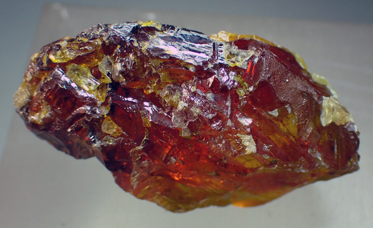 Esfalerita
Medida: 4,6 x 2,6 x 1,4 cms
(Autor: Joan Martinez Bruguera)