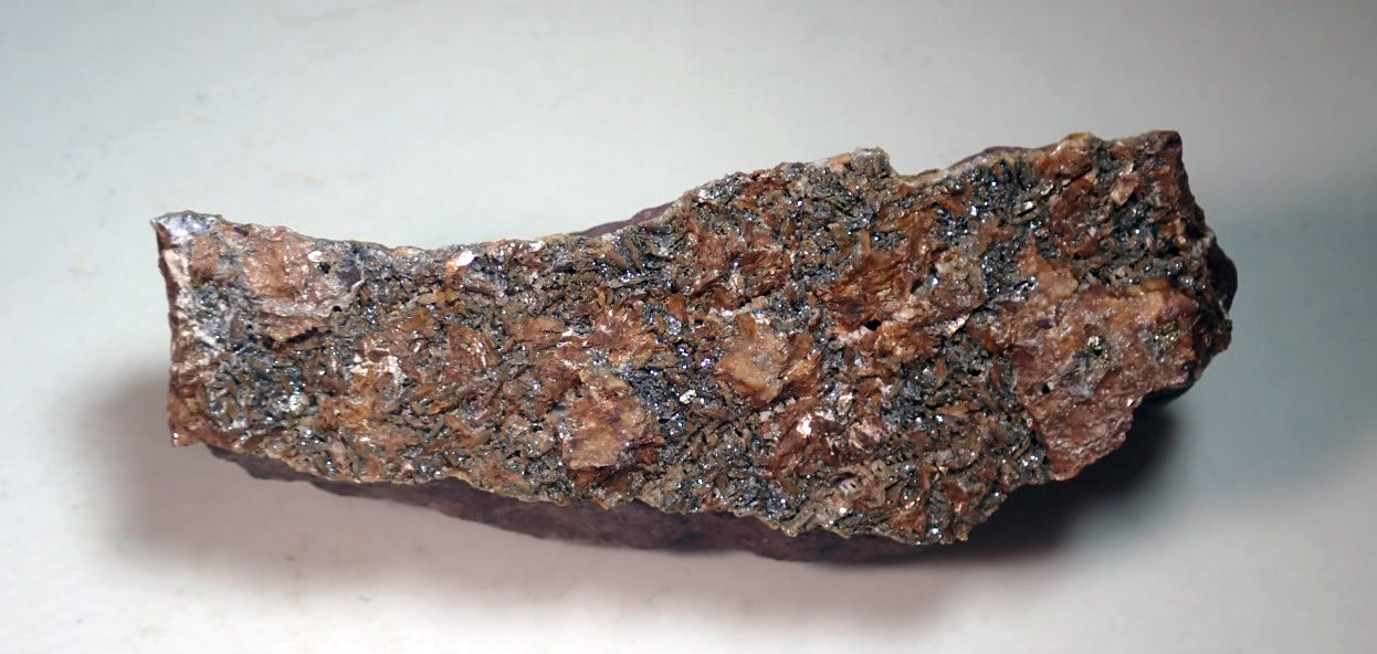 Siderita, Hematites, Calcopirita y Cuarzo
Medida: 10,0 x 4,0 x 3,0 cms
(Autor: Joan Martinez Bruguera)