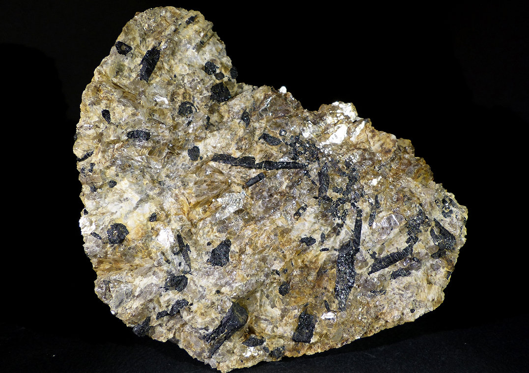 Turmalina (Grupo), Moscovita
11 x 10 x 5 cm
(Autor: Mineratlas)