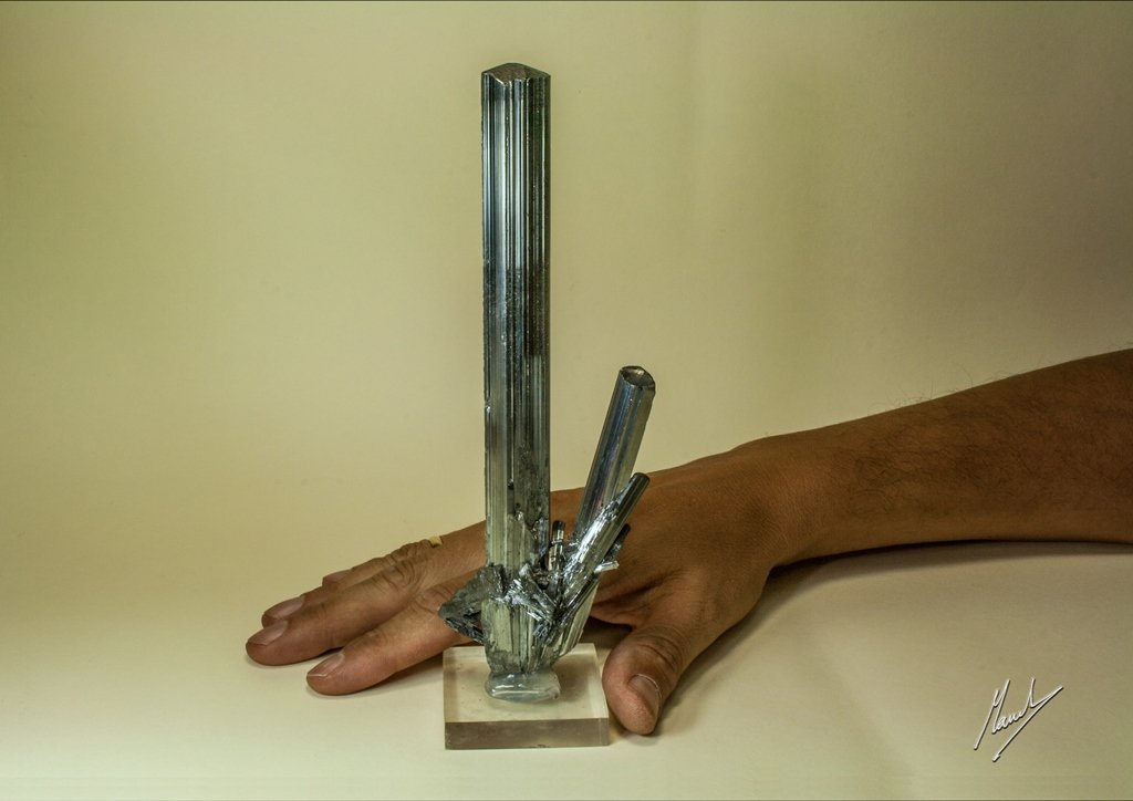 Antimonita
180 X 51 mm. Peso 234 g
(Autor: Manuel Mesa)