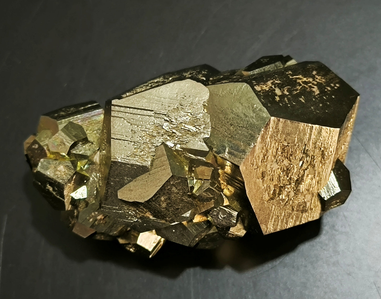 Pirita
64 mm x 40 mm x 35 mm Cristal mayor: 34 mm Masa: 194 g
(Autor: Carles Millan)