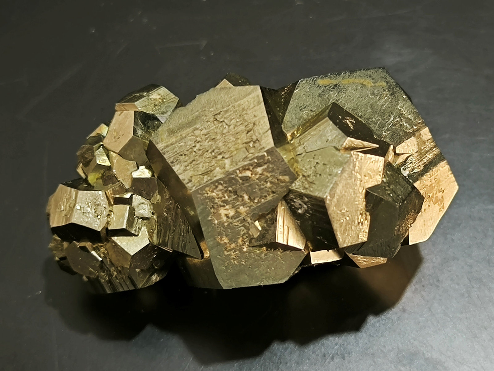 Pirita
64 mm x 40 mm x 35 mm Cristal mayor: 34 mm Masa: 194 g
(Autor: Carles Millan)