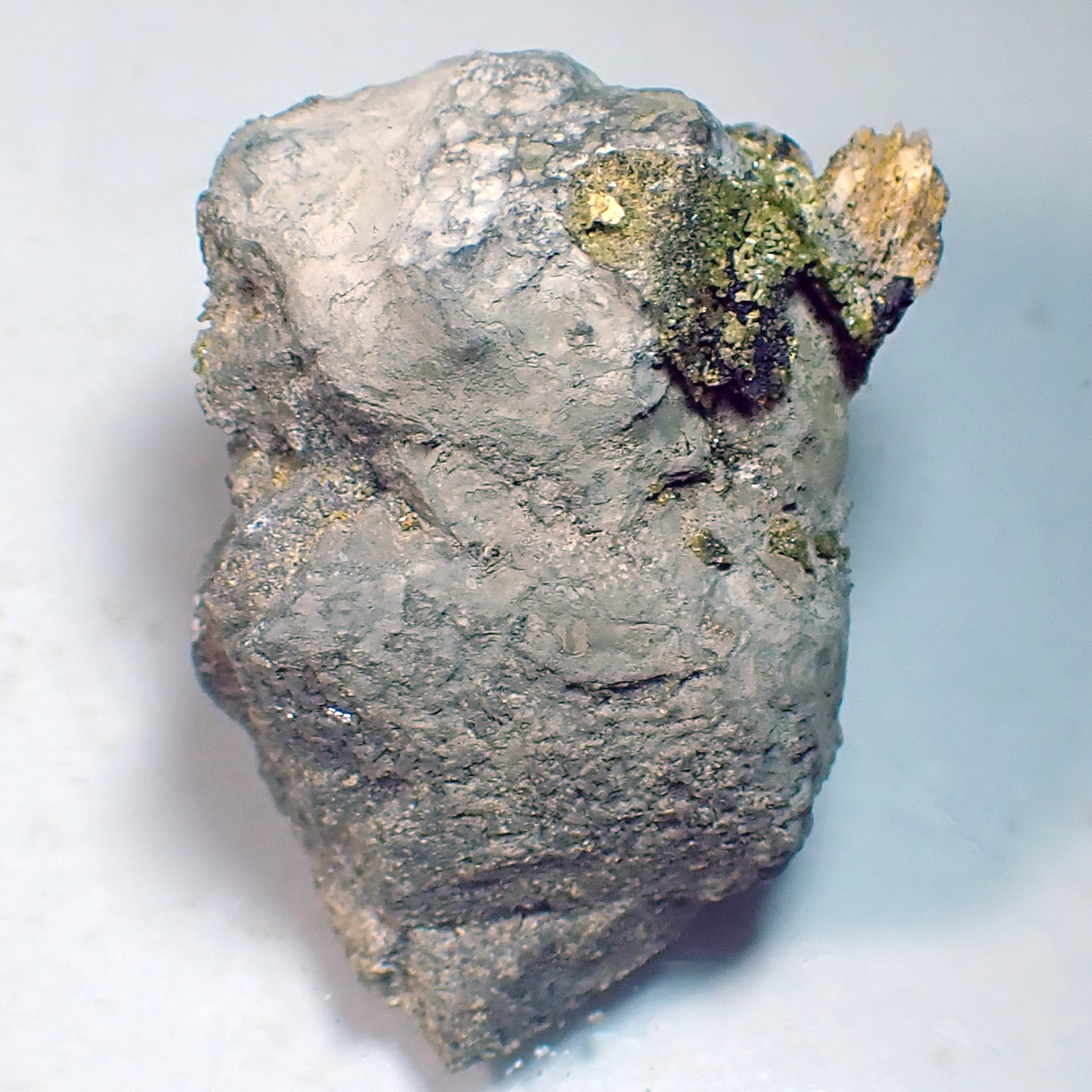 Galena, Mimetita
Medida: 5,0 x 3,2 x 2,8 cms
(Autor: Joan Martinez Bruguera)