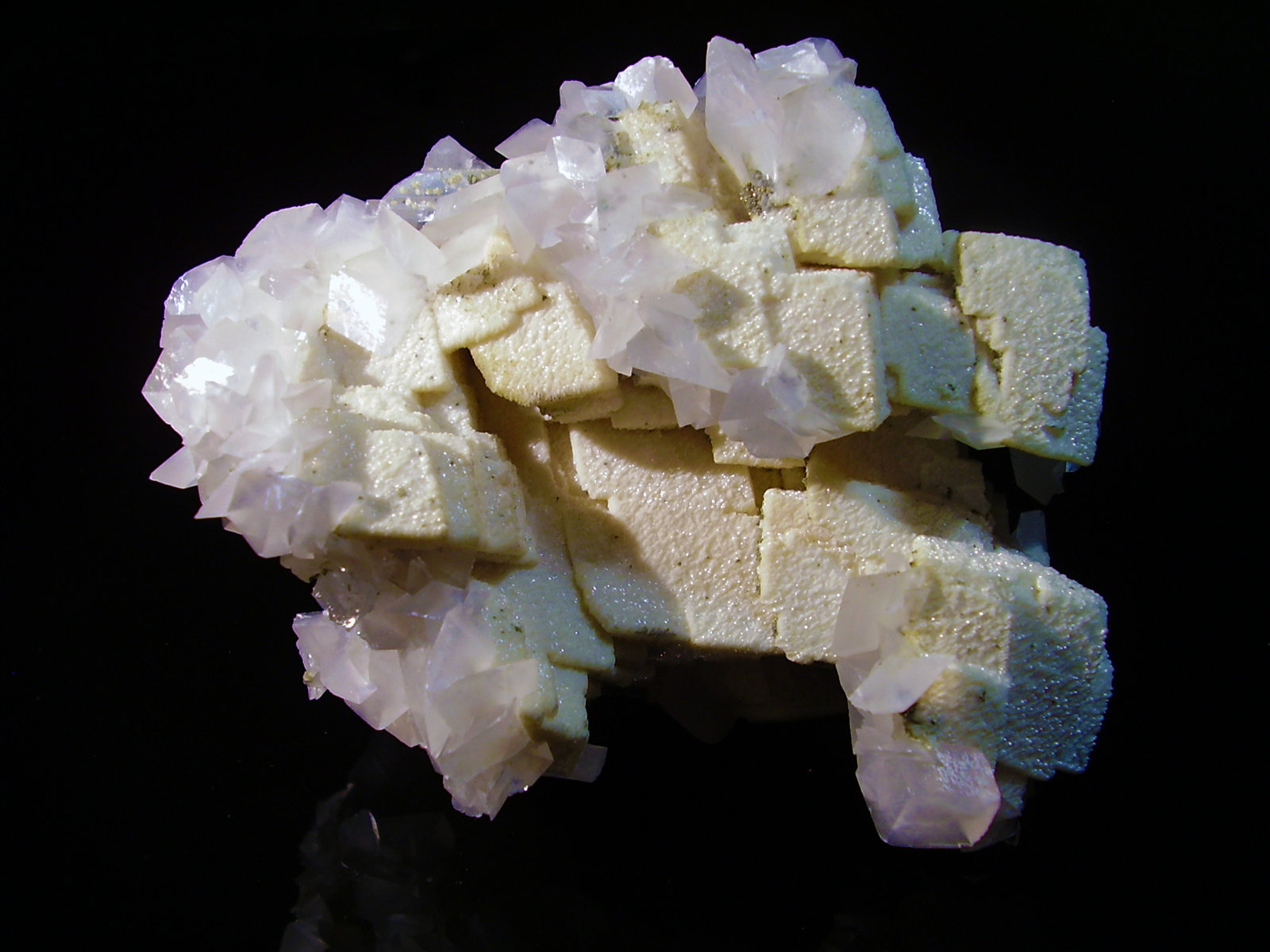 Dolomita, Calcita
9x7 cm
(Autor: geoalfon)