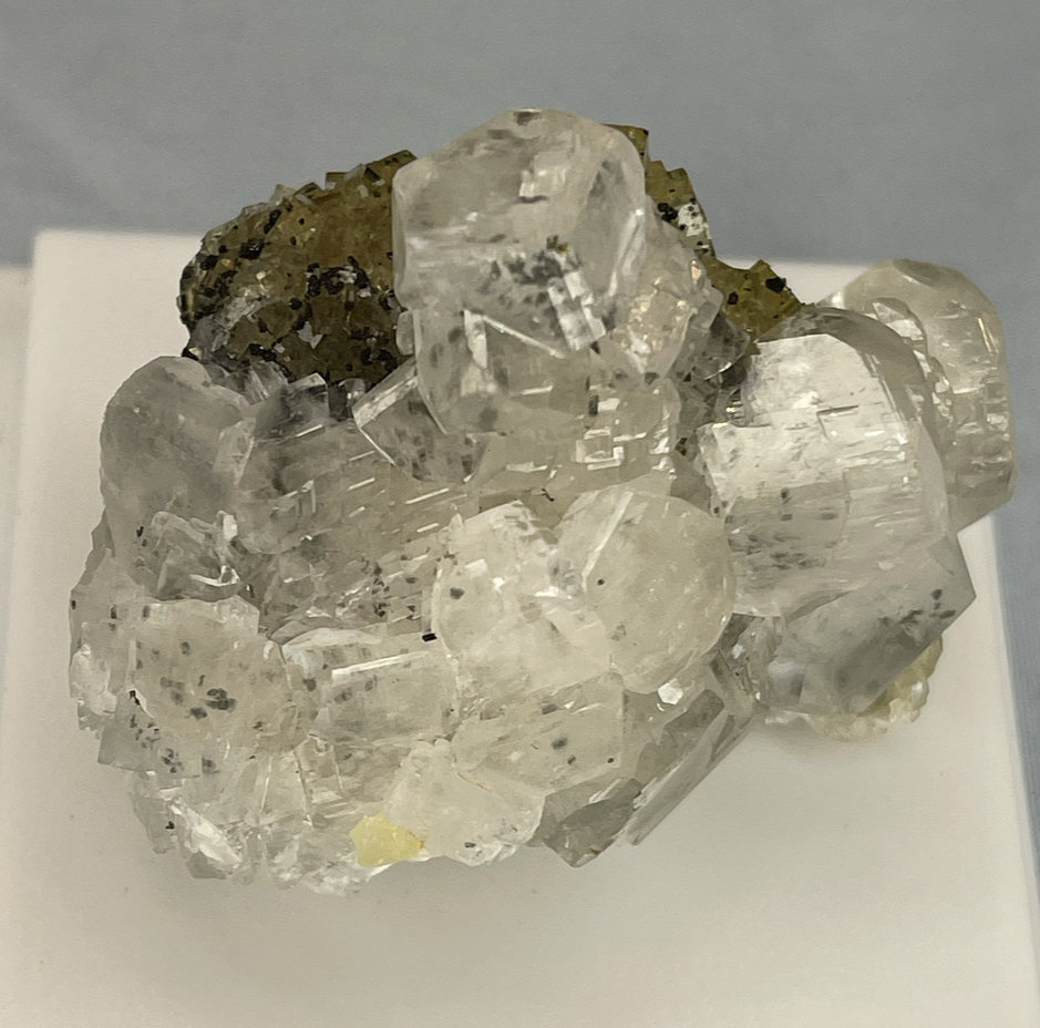 Fluorita, Calcita, Pirita
5,2cm de ancho y 4cm de alto
(Autor: castrominerals)