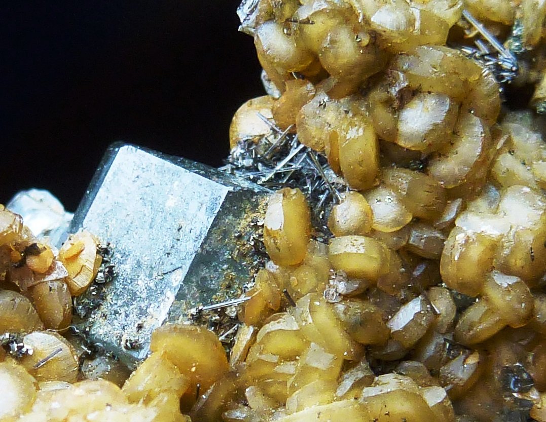 Siderita, Fluorapatito, Dravita
Encuadre 2 x 2 cm.
(Autor: javier ruiz martin)