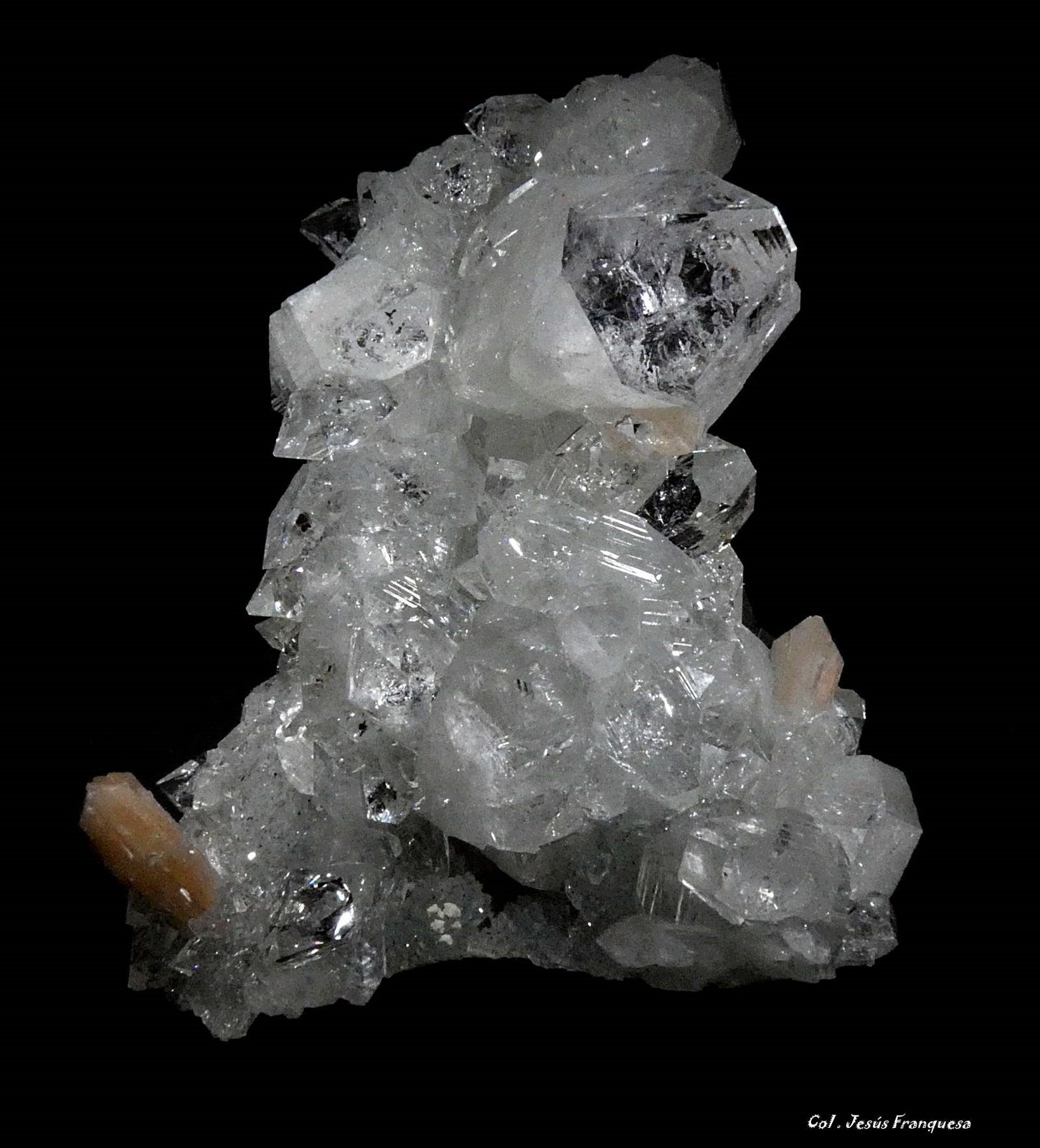Fluorapophyllita-(K) (Apofilita) y Stilbita-Ca (Estilbita-Ca)
94x75 mm.
(Autor: Jesus Franquesa Baucells)