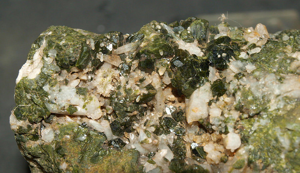 Epidota
12 x 7 cm
(Autor: Pedro Antonio)