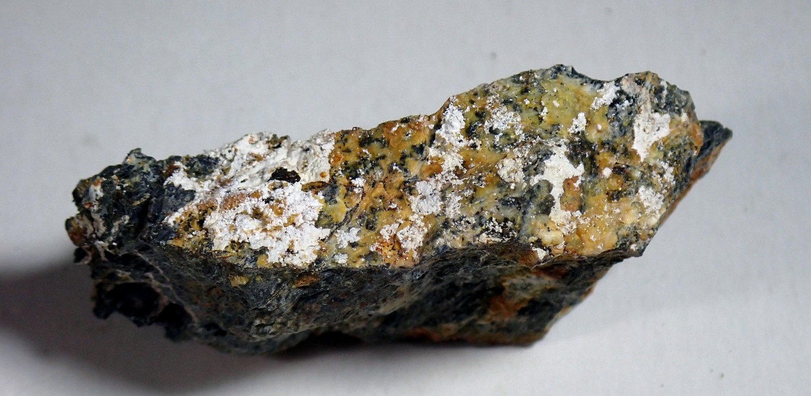 Dundasita
Medida: 4,7 x 2,5 x 2,5 cms
(Autor: Joan Martinez Bruguera)
