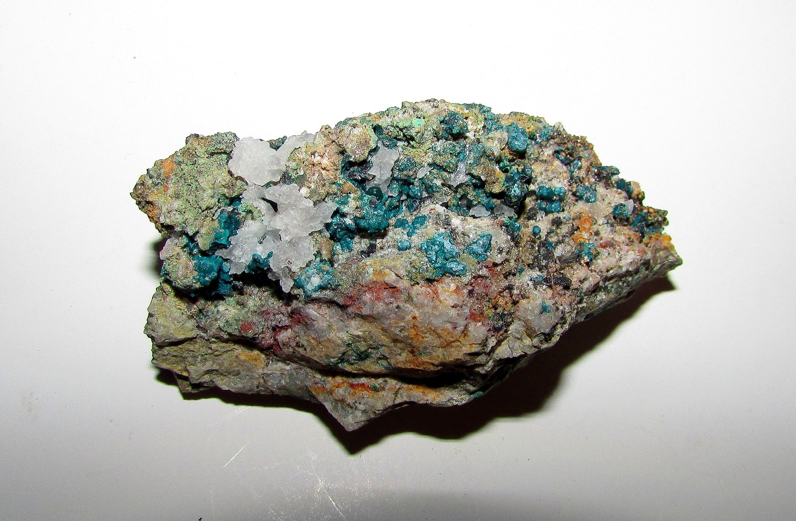 Rosasita , Galena y Calcita.
6 x 3 cm.
(Autor: Jordi Franco)