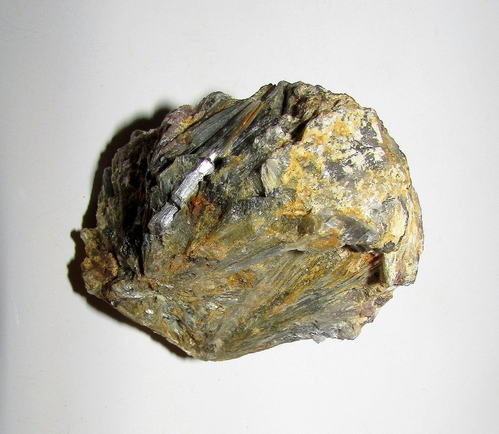 Cianita.
4'2 x 3'8 cm.
(Autor: Jordi Franco)