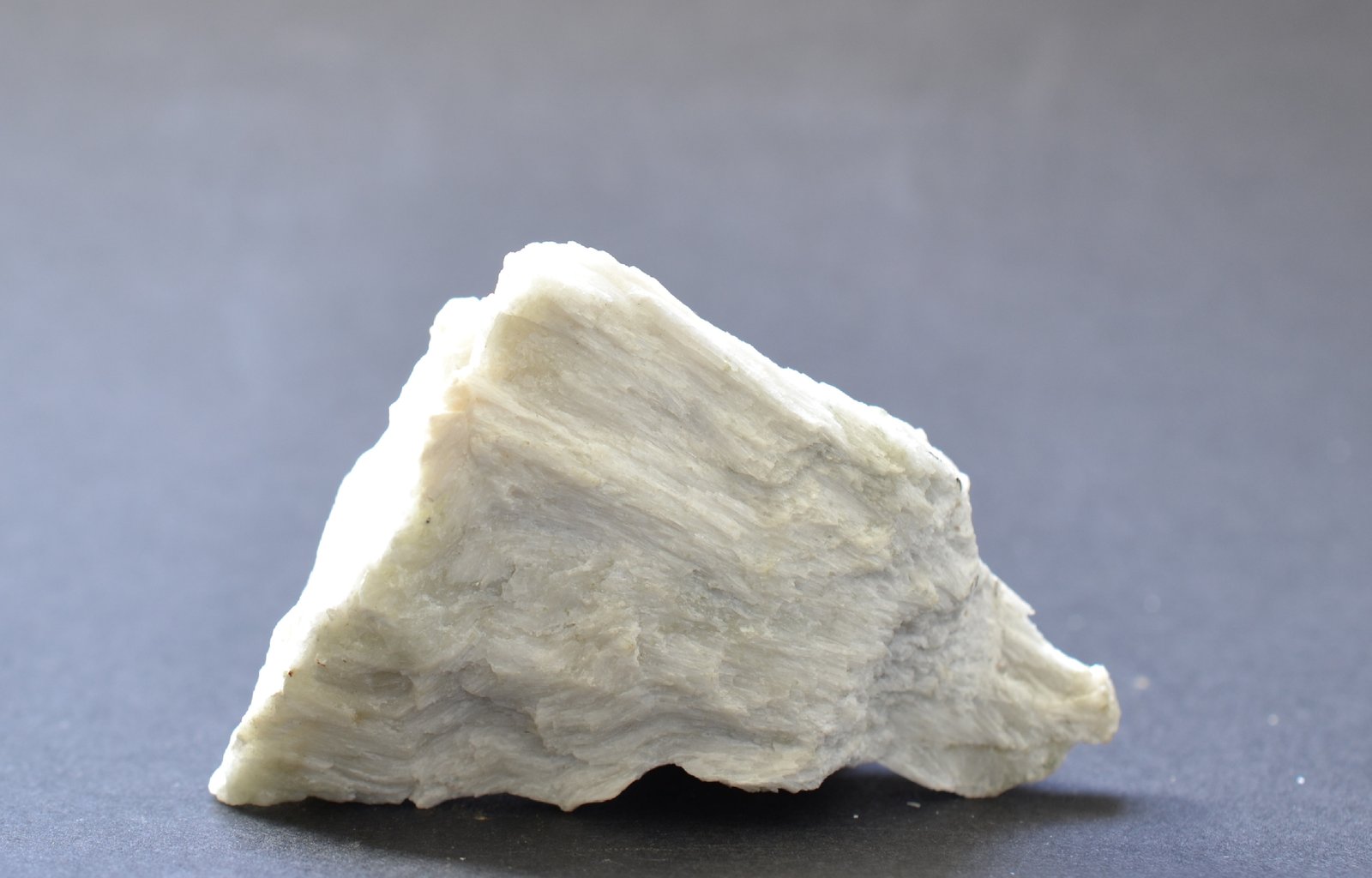 Wollastonita
5 x 3,3 x 3 cm
(Autor: Raúl S. Llorente)