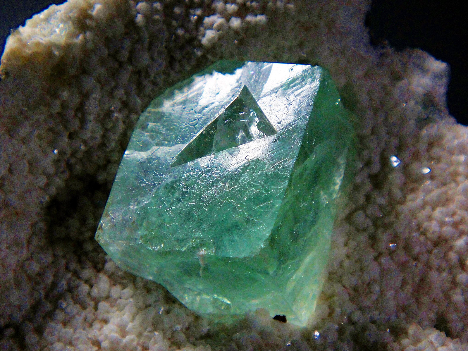 Fluorita y Calcita
Cristal de 2,5 cm.
(Autor: Antonio P. López)