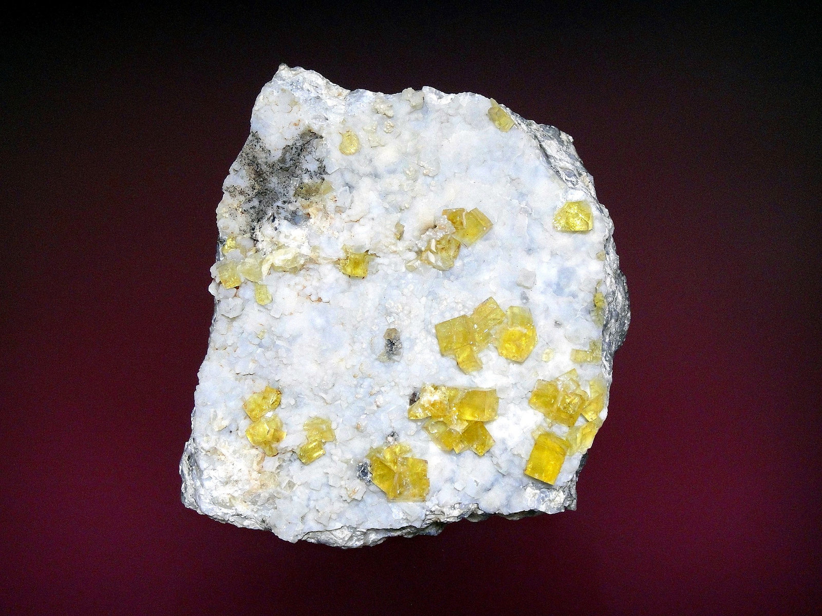 Fluorita sobre Cuarzo (variedad calcedonia)
8 x 7 cm.
(Autor: Antonio P. López)